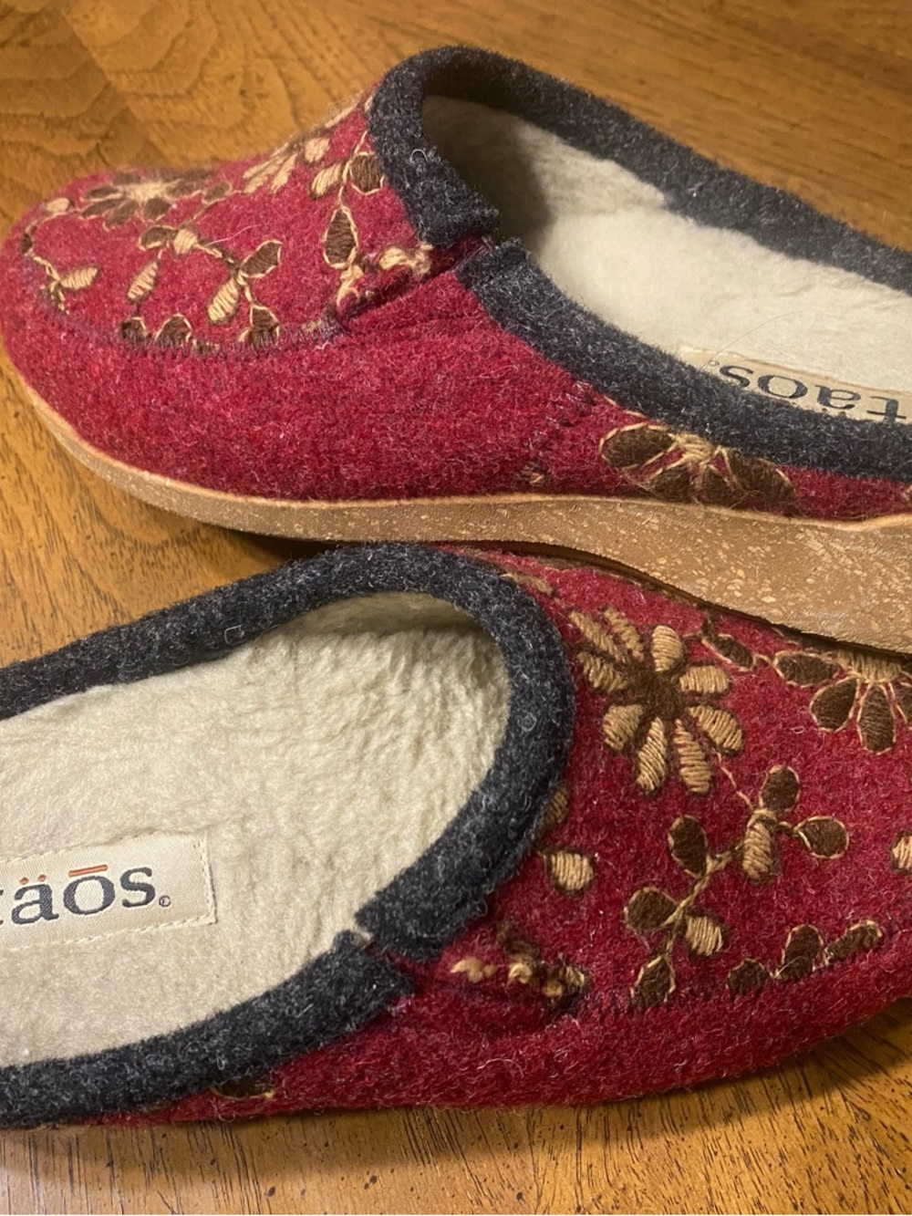 Taos Red Woolderness  Floral Embroidered Slip-On clogs 38 (8) - Picture 4 of 6
